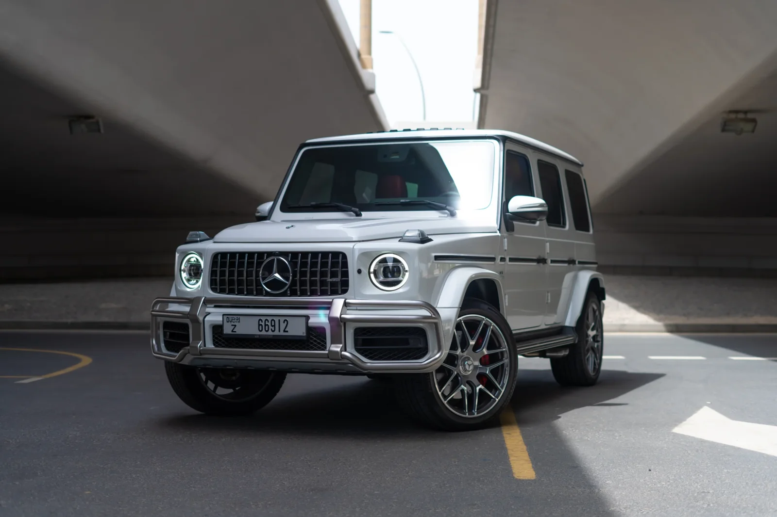 Miete Mercedes-Benz G-Class 63 Double Night Weiß 2023 in der Dubai