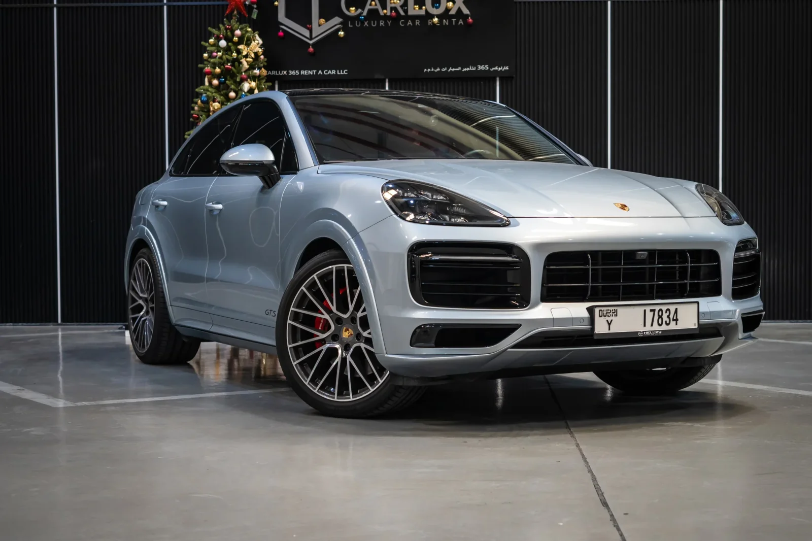 Alquiler Porsche Cayenne GTS Coupe Plata 2023 en Dubái