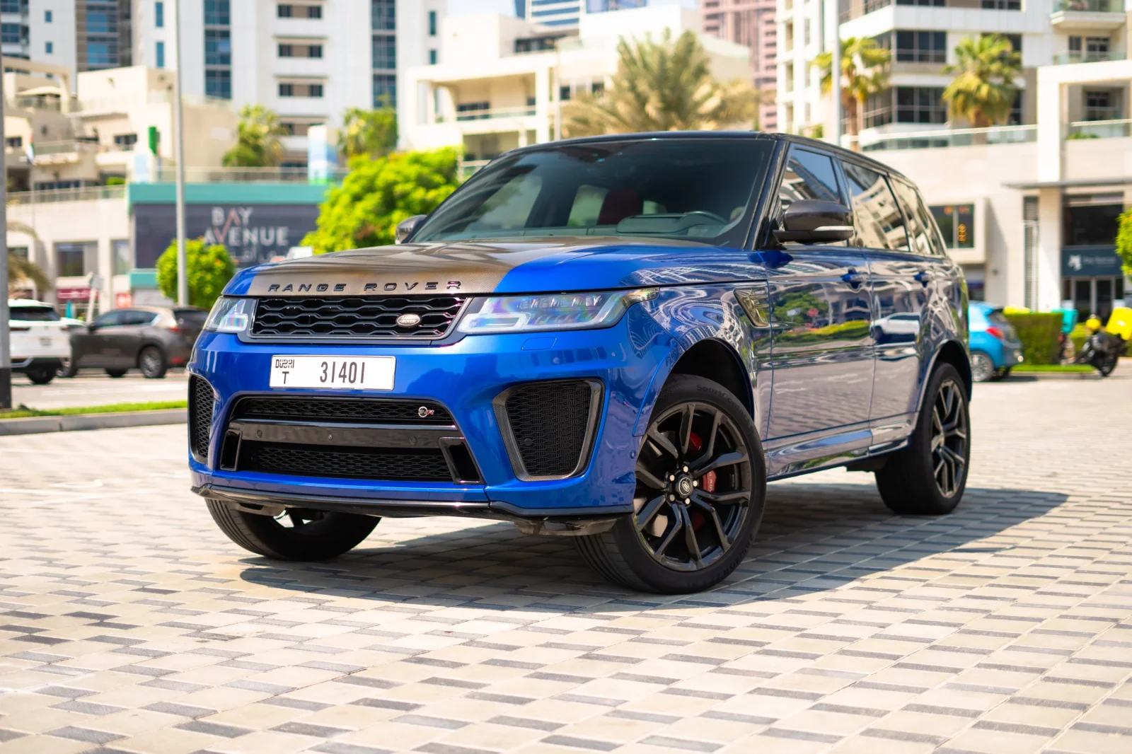 Alquiler Land Rover Range Rover SVR Azul 2022 en Dubái