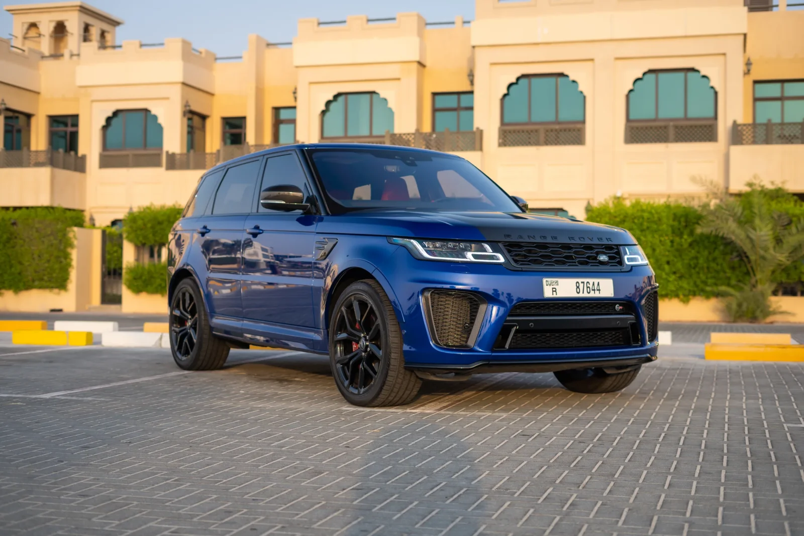 Miete Land Rover Range Rover SVR Blau 2022 in der Dubai