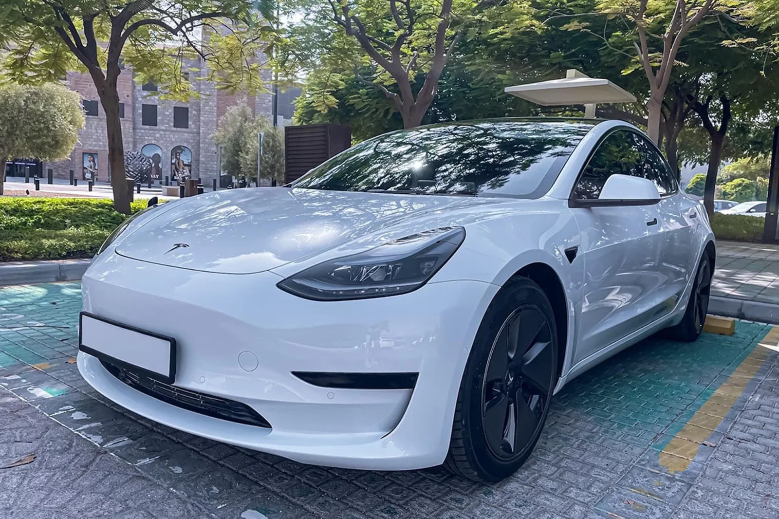 Miete Tesla Model 3  Weiß 2021 in der Dubai