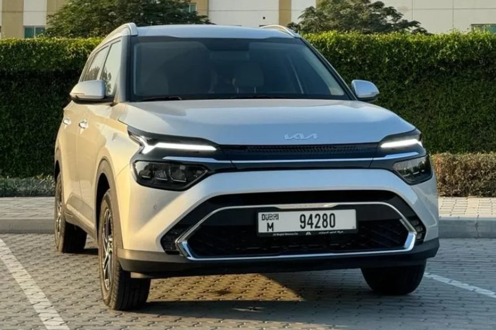 Affitto Kia Carens  Argento 2023 in Dubai