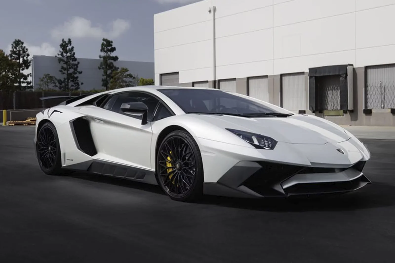 Rent Lamborghini Aventador  White 2018 in Dubai