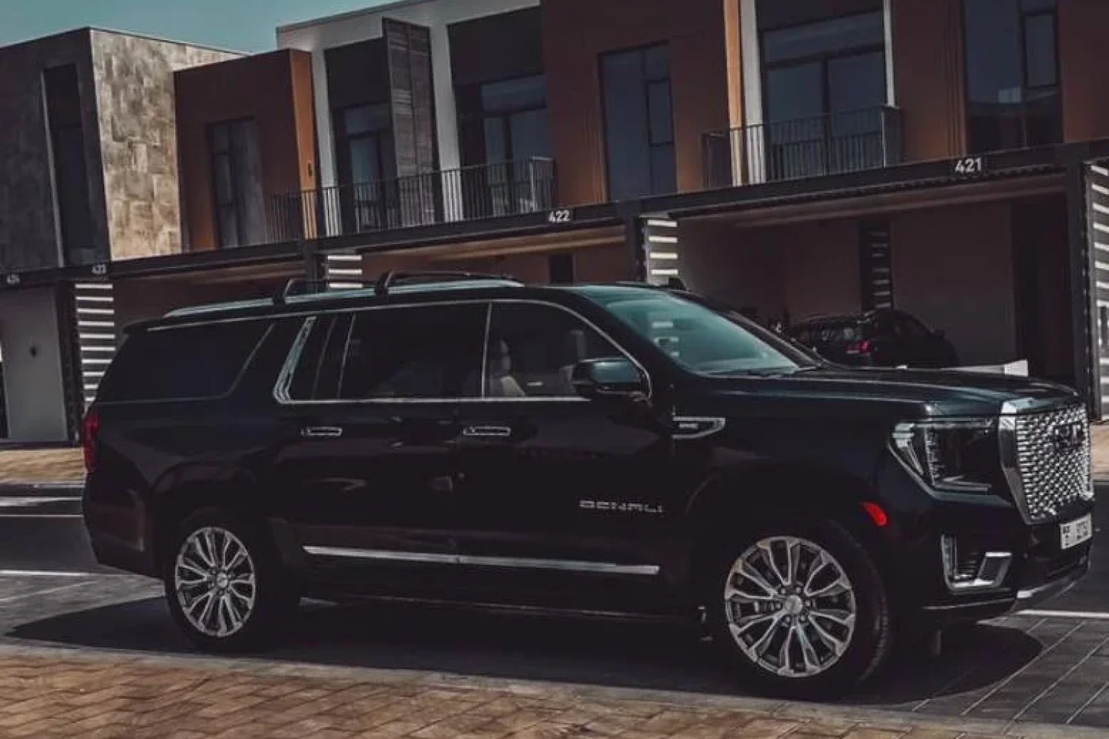 Affitto GMC Yukon Denali Nero 2022 in Dubai