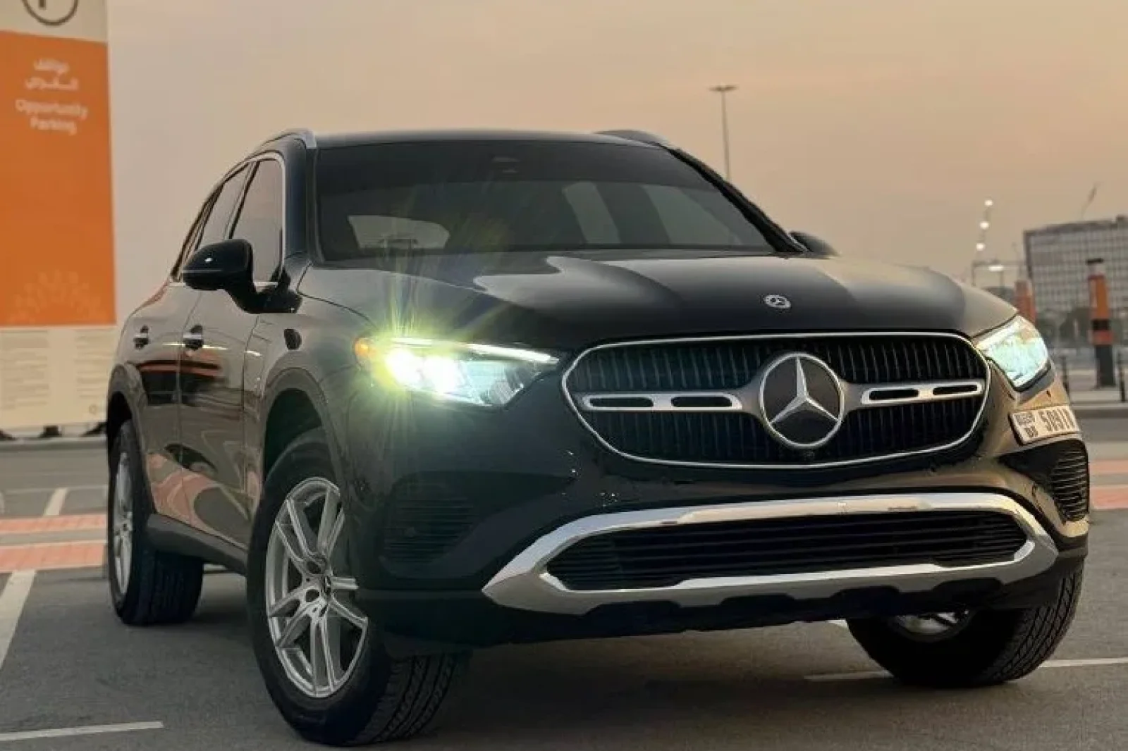 Loyer Mercedes-Benz GLC 350 Noir 2023 en Dubai