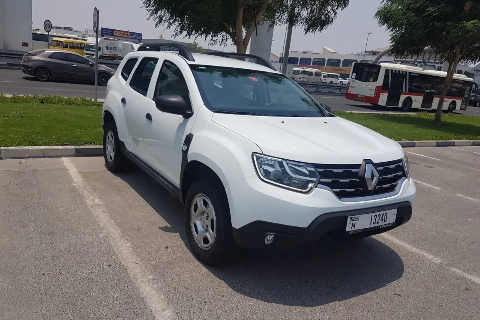 Alquiler Renault Duster  Blanco 2020 en Dubái