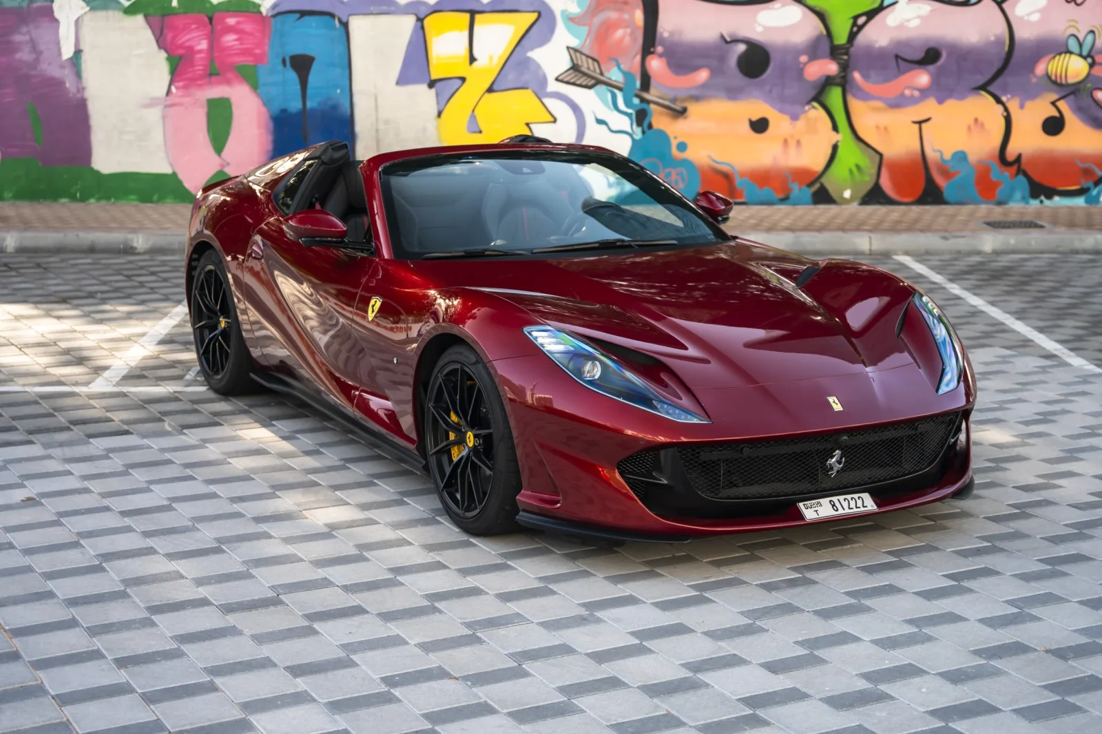 Miete Ferrari 812 GTS  Rot 2024 in der Dubai