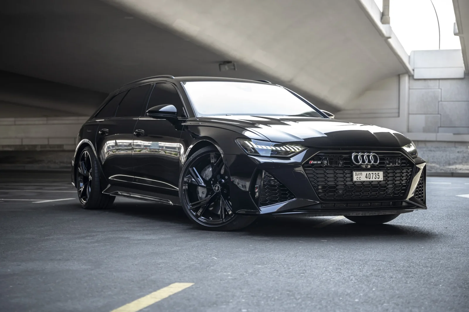 Miete Audi RS6 Avant Schwarz 2023 in der Dubai