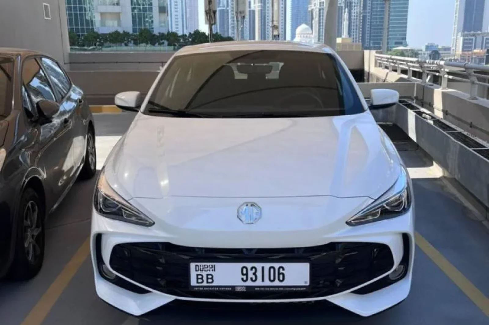 Alquiler MG 3  Blanco 2025 en Dubái