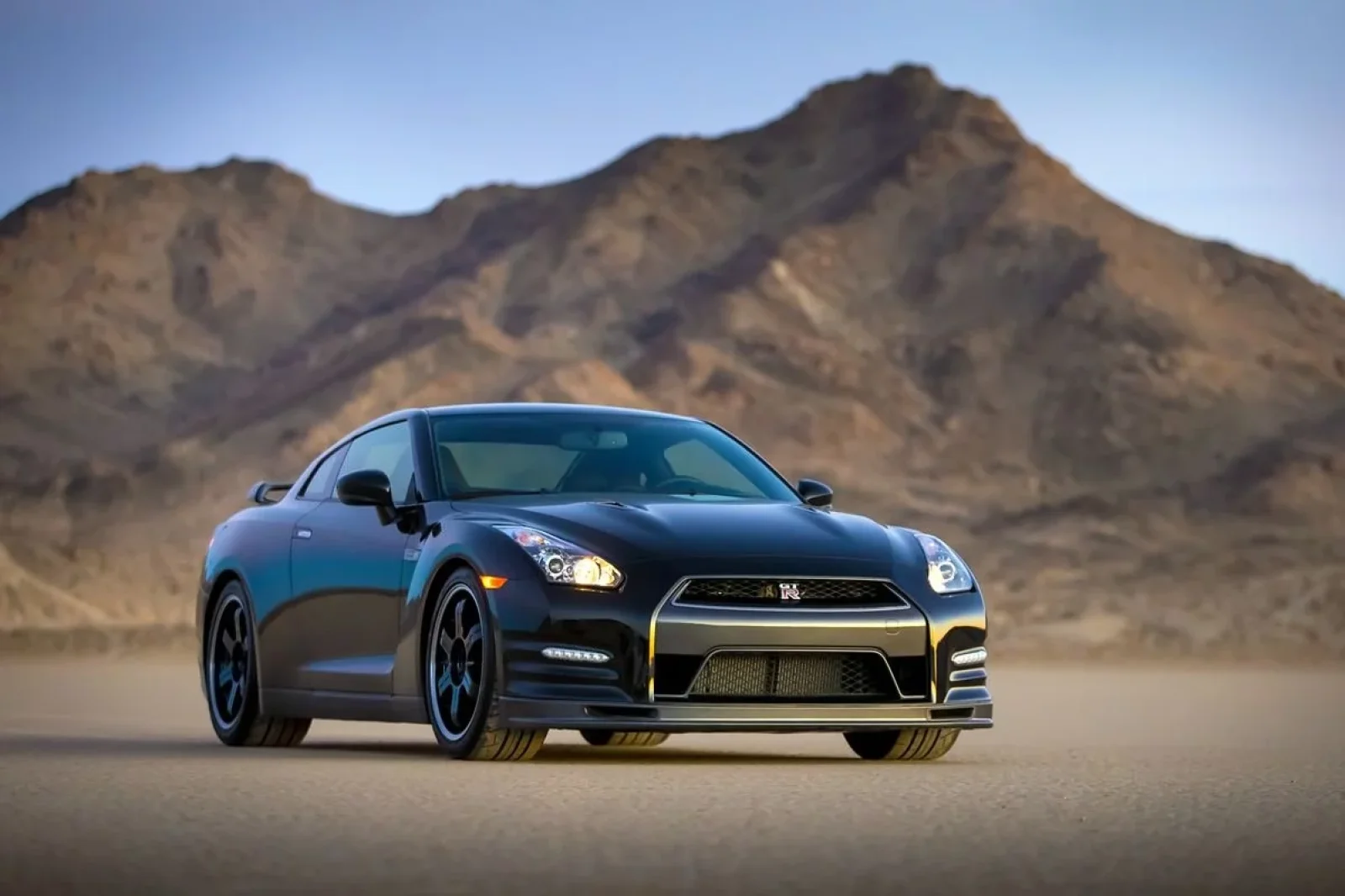 Loyer Nissan GT-R  Noir 2021 en Dubai