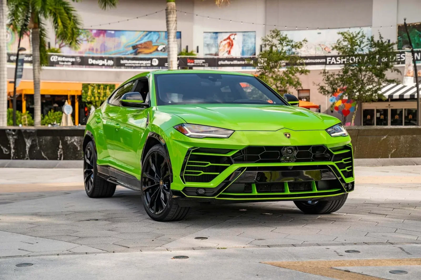 Miete Lamborghini Urus  Grün 2022 in der Dubai