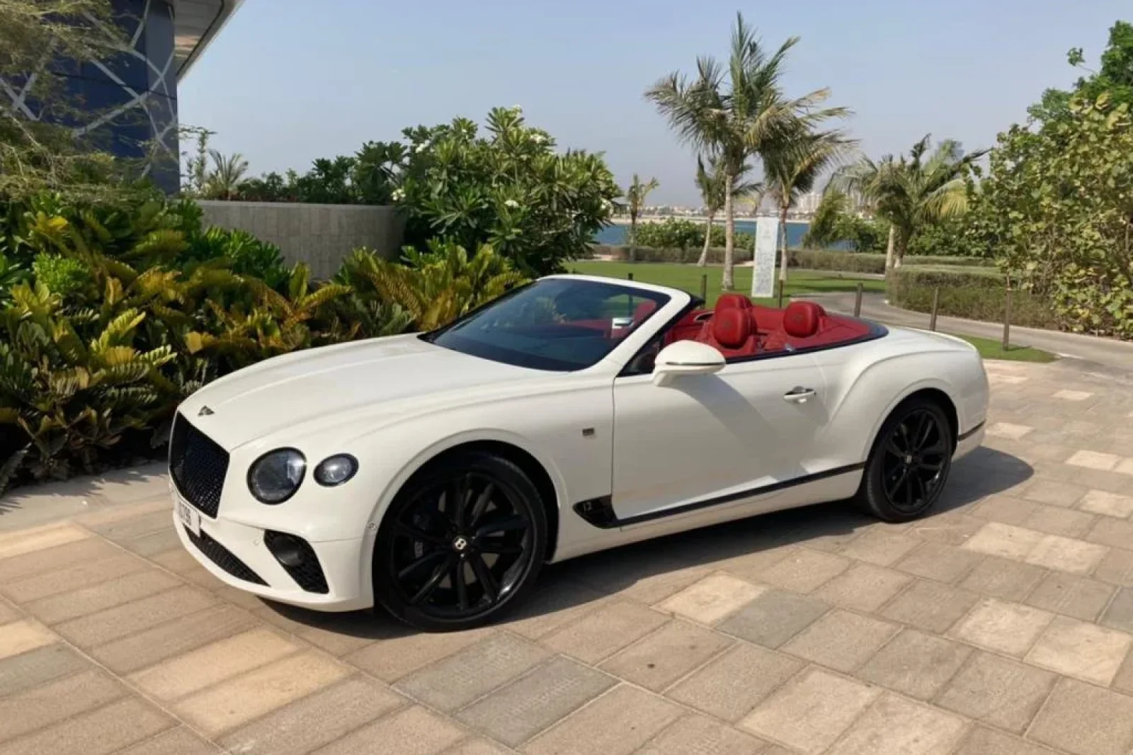 Аренда Bentley Continental GTC Белый 2022 в Дубае