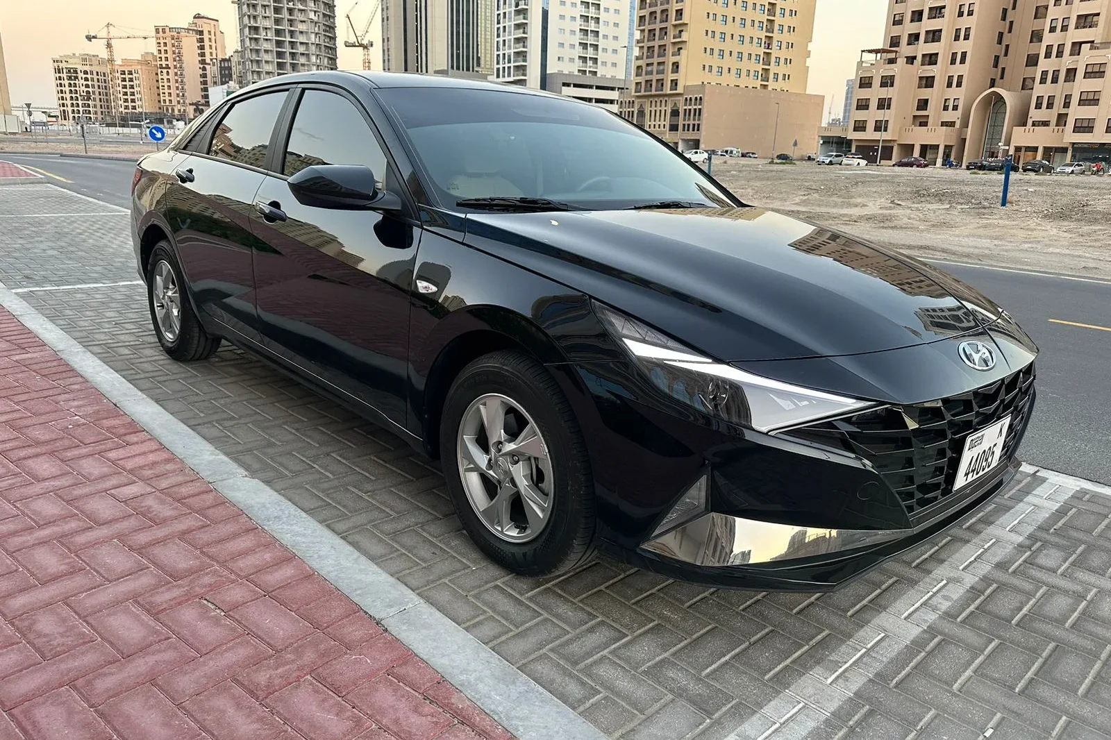 Miete Hyundai Elantra Limited Schwarz 2023 in der Dubai