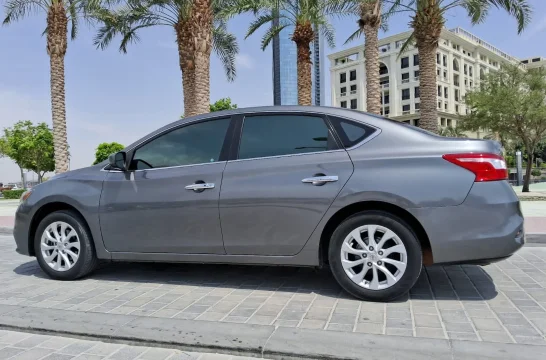 Nissan Sentra SV Grau 2019