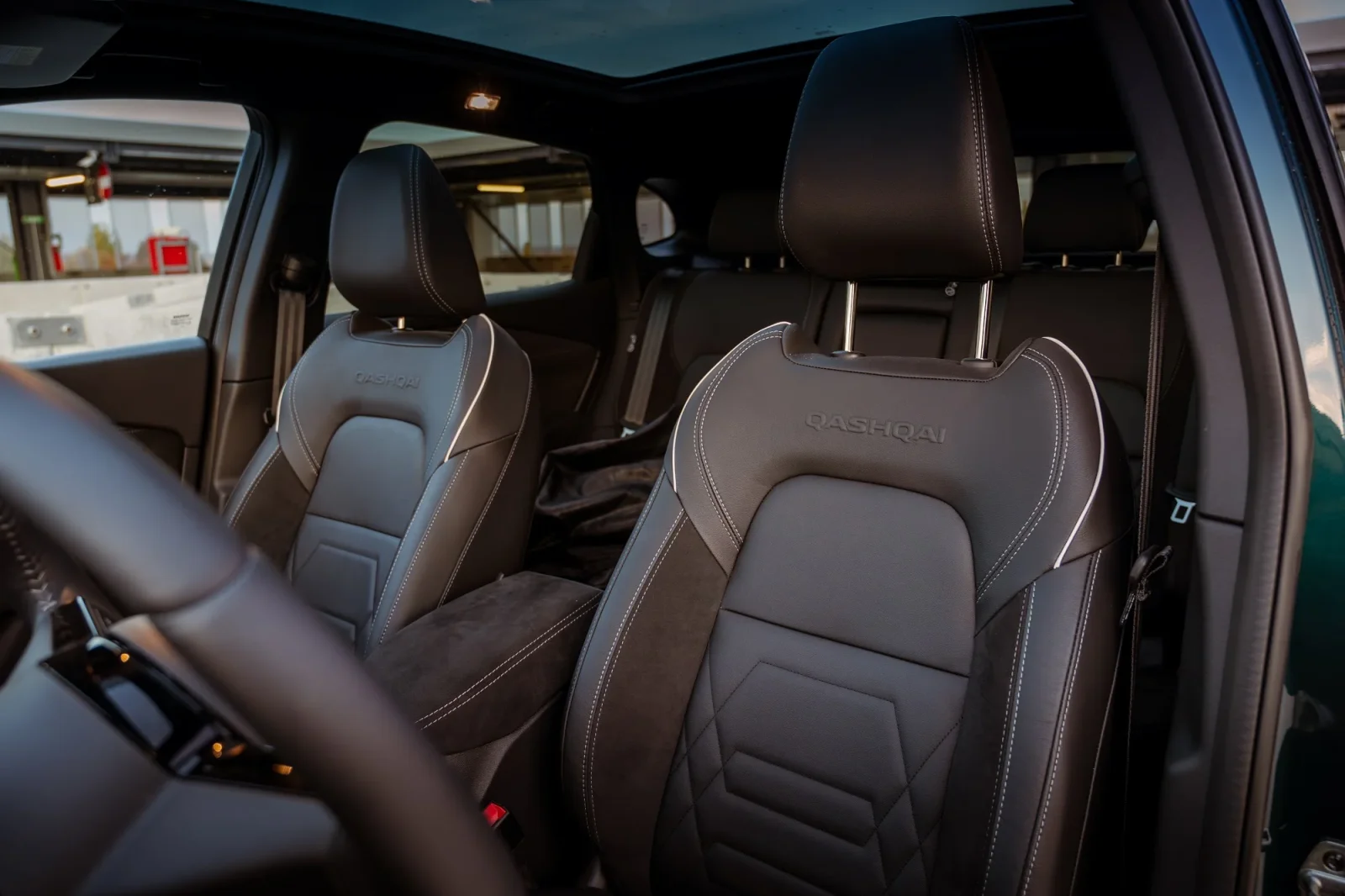 Huren Nissan Qashqai  Zwart 2024 in Dubai - 5 