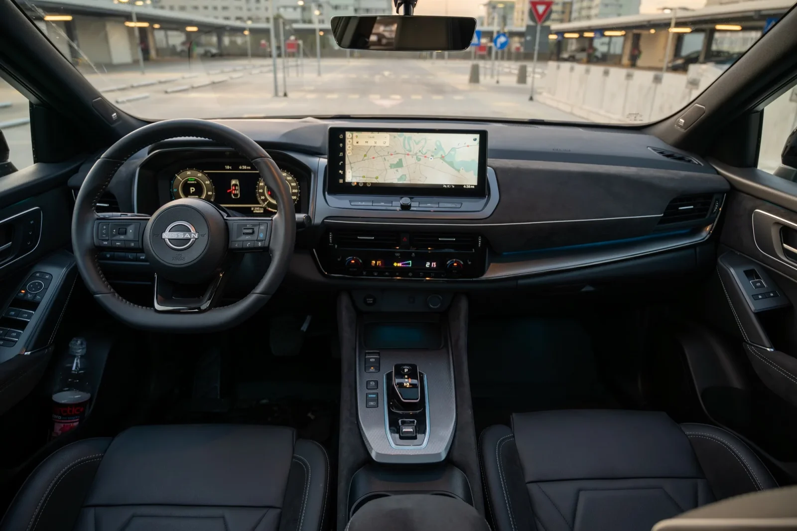 Huren Nissan Qashqai  Zwart 2024 in Dubai - 3 