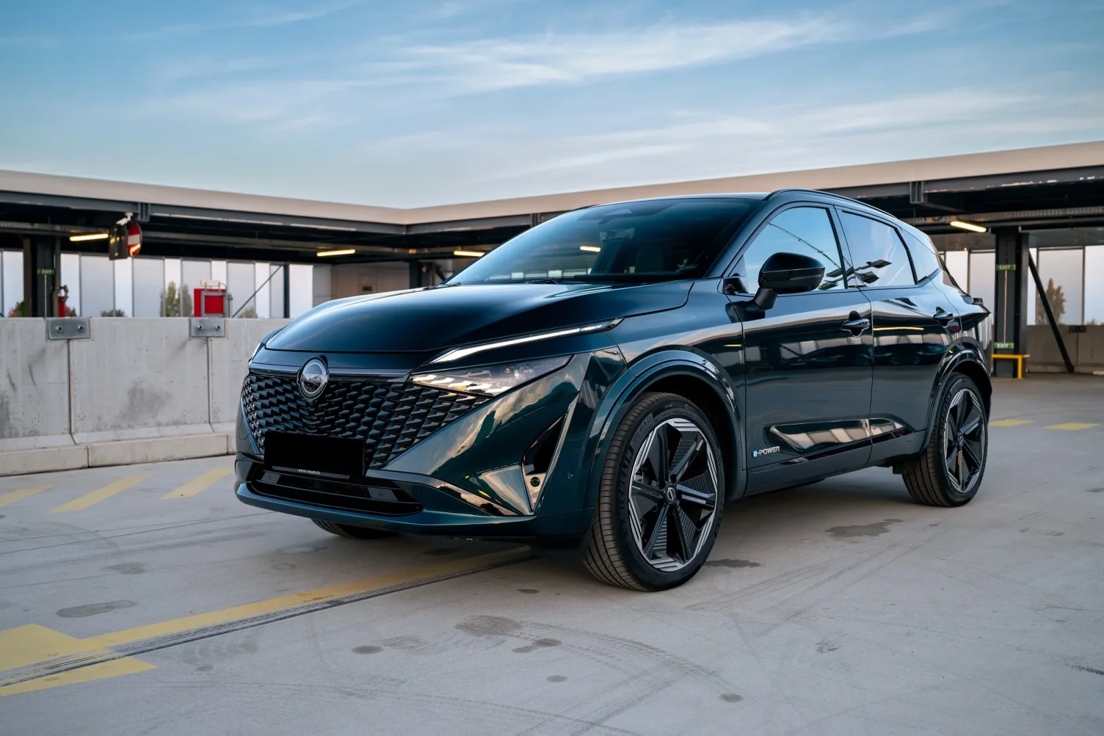 Huren Nissan Qashqai  Zwart 2024 in Dubai - 7 