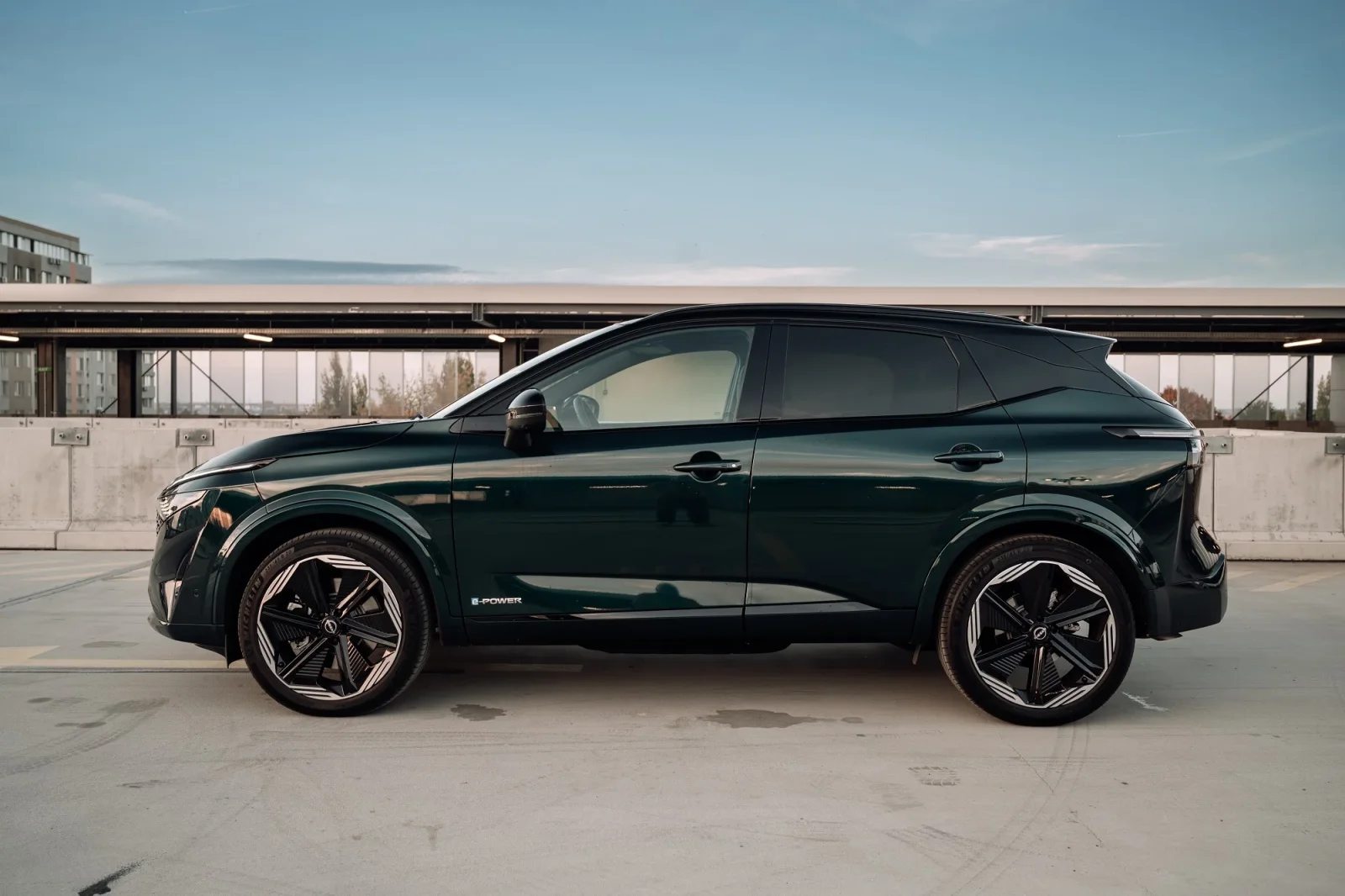 Huren Nissan Qashqai  Zwart 2024 in Dubai - 6 