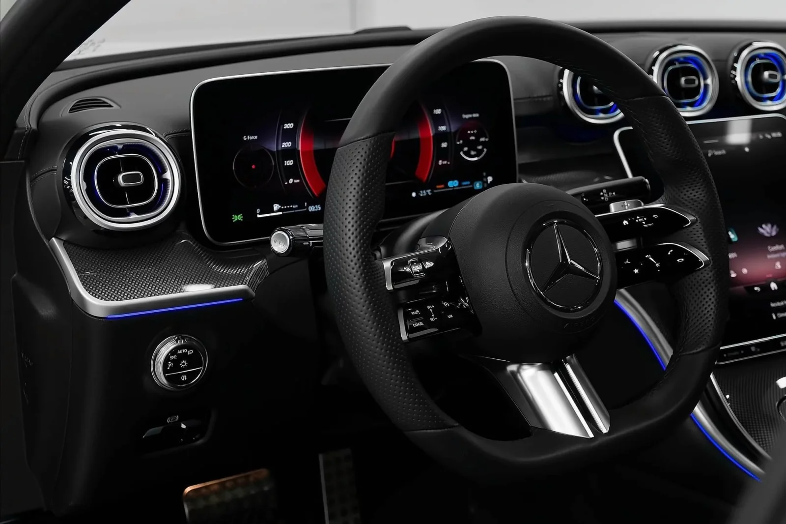 Huren Mercedes-Benz C-Class  Zwart 2021 in Dubai - 6 