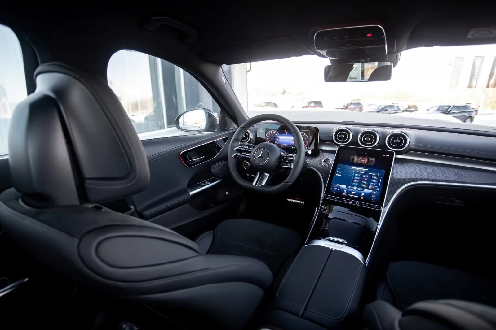 Huren Mercedes-Benz C-Class  Zwart 2021 in Dubai - 7 