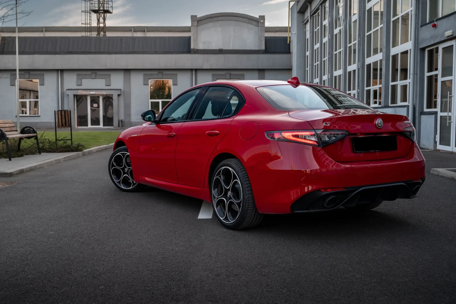 Affitto Alfa Romeo Giulia Facelift Rosso 2024 in Dubai - 5 