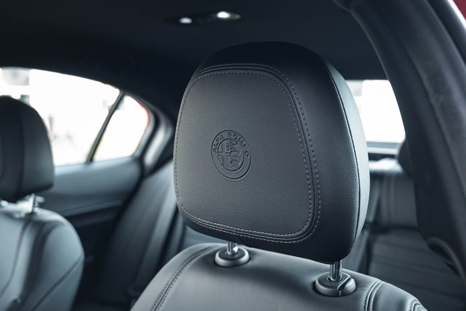 Affitto Alfa Romeo Giulia Facelift Rosso 2024 in Dubai - 4 