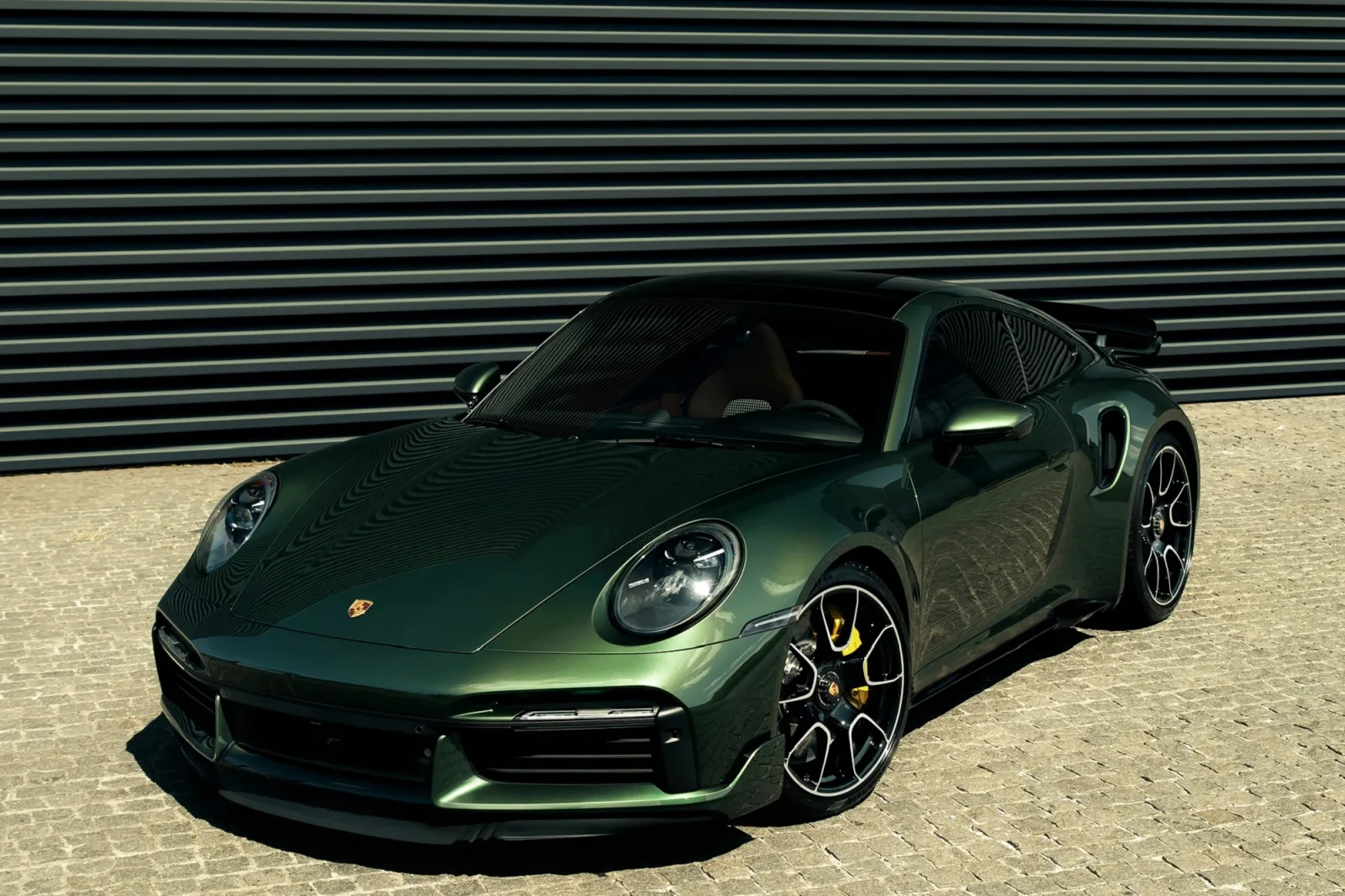 Kiralık Porsche 911 Turbo S (992) Yeşil 2024 içinde Dubai