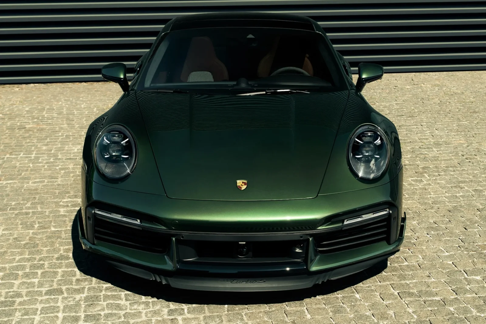 Huren Porsche 911 Turbo S (992) Groente 2024 in Dubai - 2 