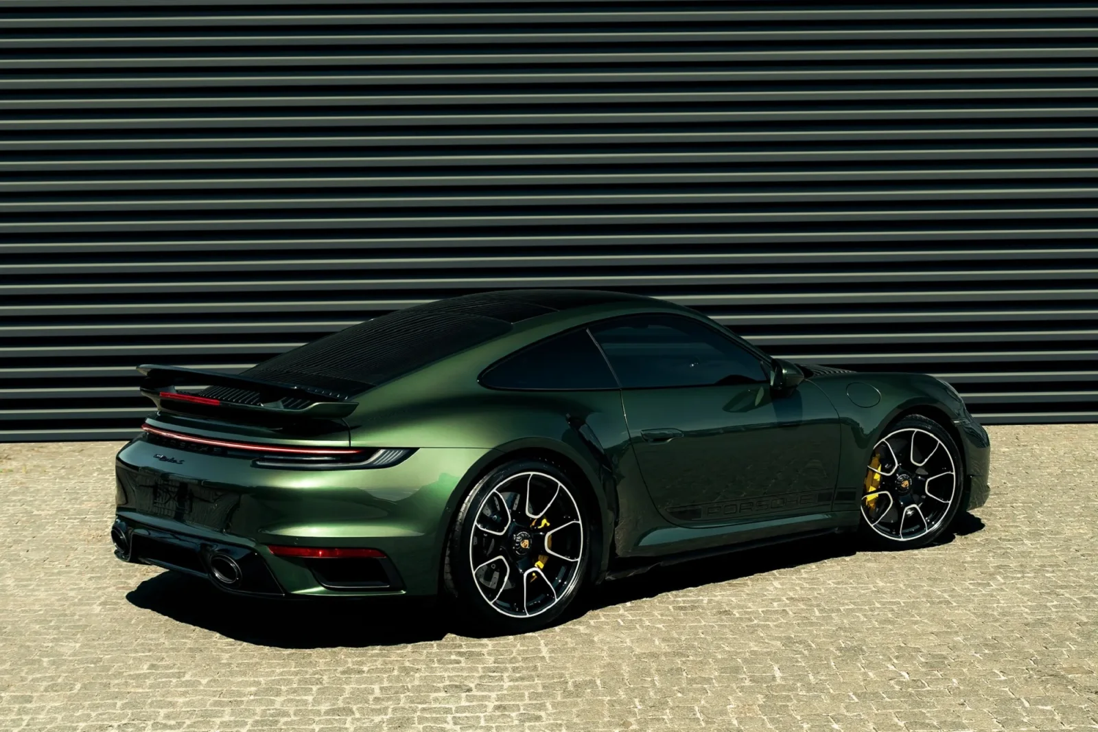 Huren Porsche 911 Turbo S (992) Groente 2024 in Dubai - 7 