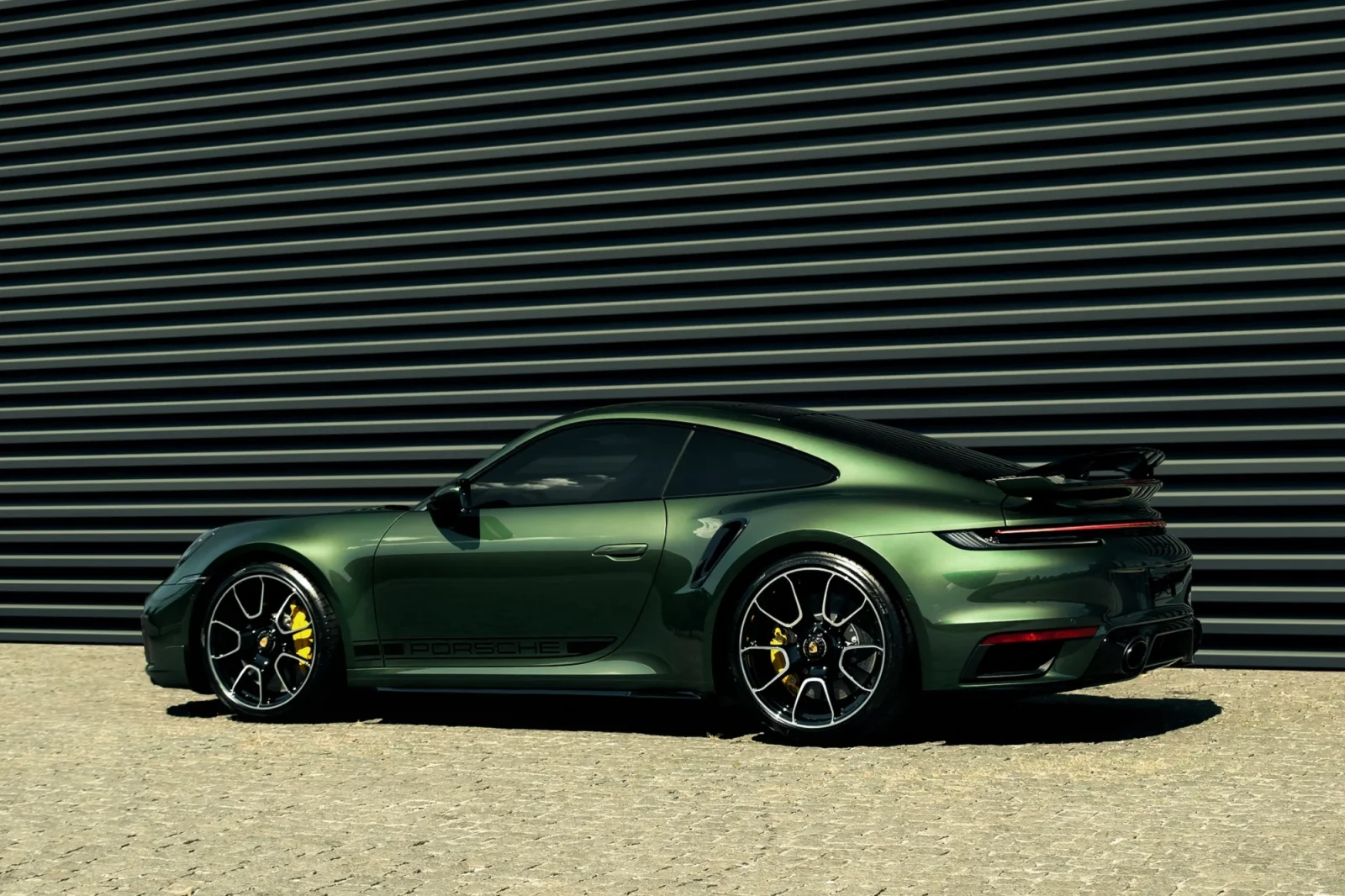 Huren Porsche 911 Turbo S (992) Groente 2024 in Dubai - 9 