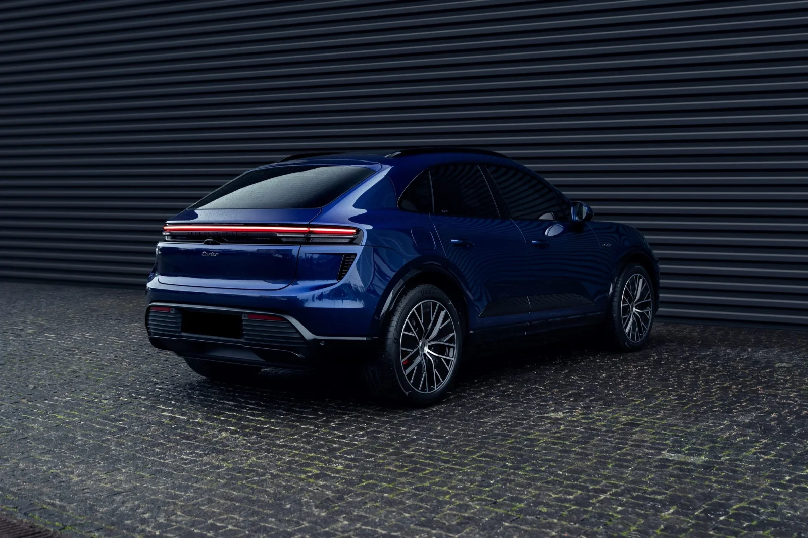 Affitto Porsche Macan Turbo Blu 2024 in Dubai - 5 