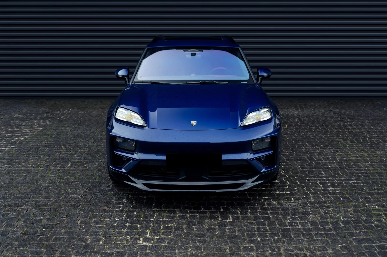 Affitto Porsche Macan Turbo Blu 2024 in Dubai - 2 