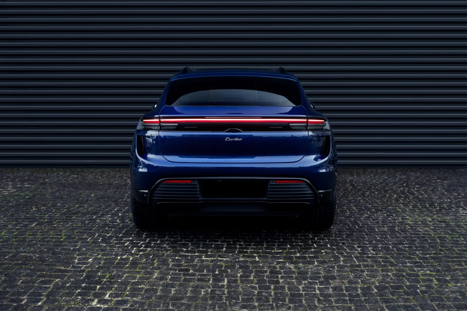 Affitto Porsche Macan Turbo Blu 2024 in Dubai - 7 