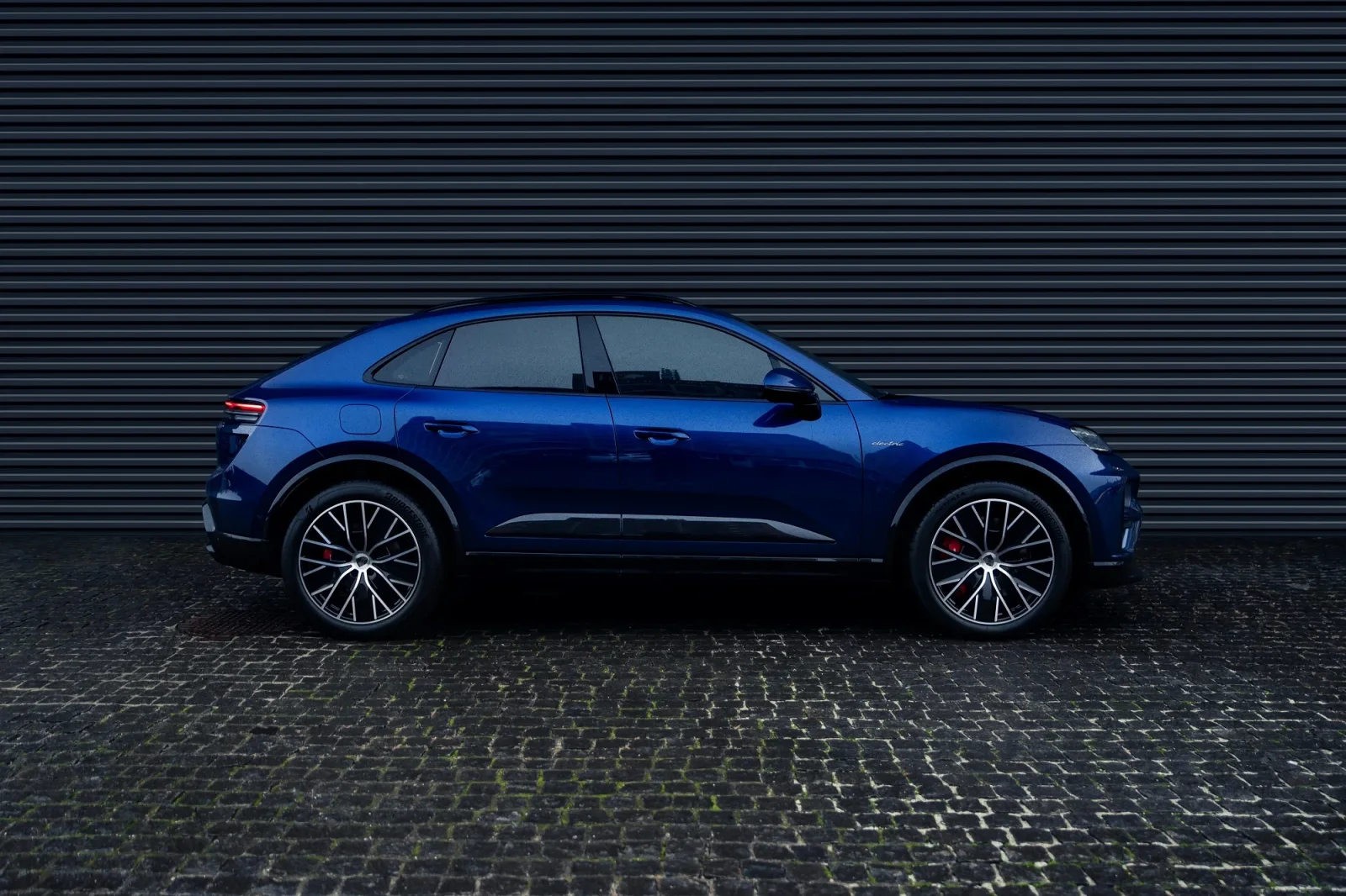 Affitto Porsche Macan Turbo Blu 2024 in Dubai - 4 