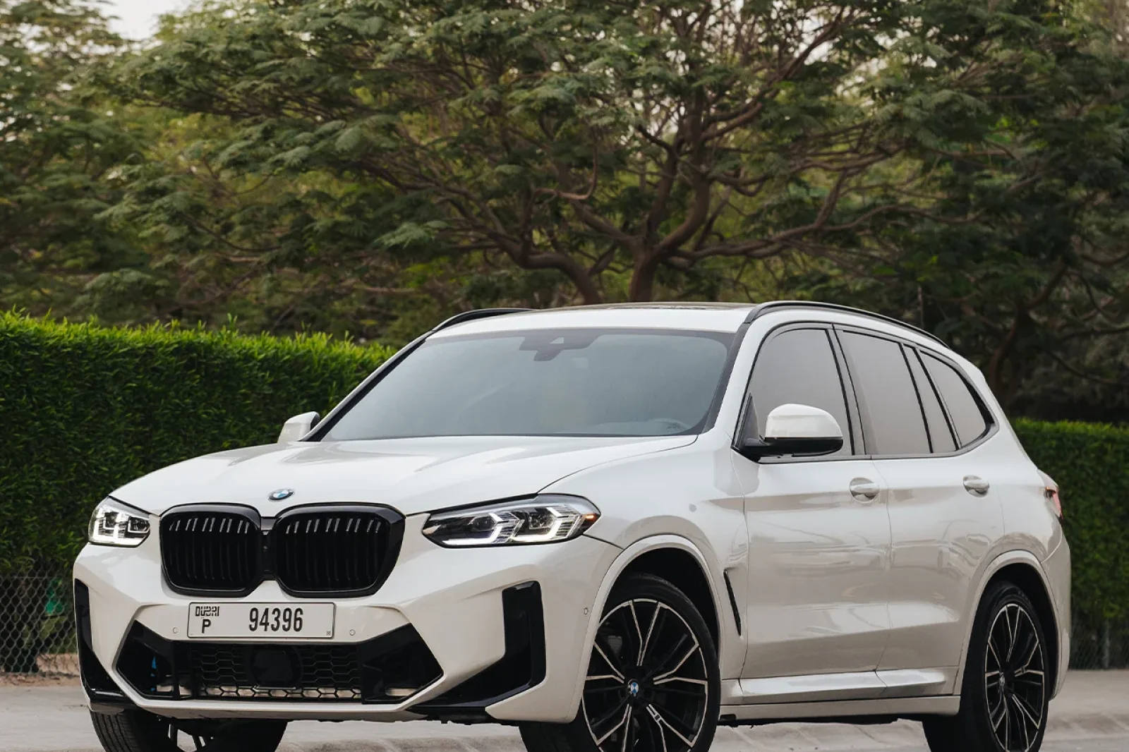 Miete BMW X3  Weiß 2024 in der Dubai