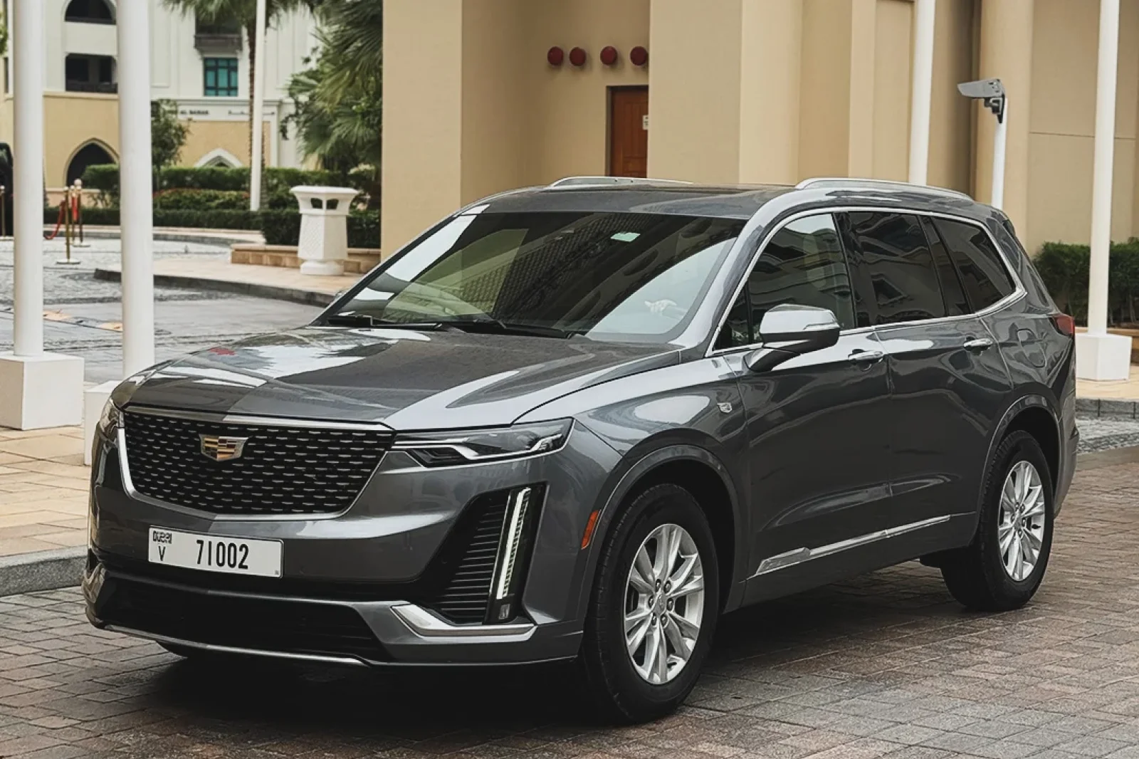 Miete Cadillac XT6  Grau 2024 in der Dubai