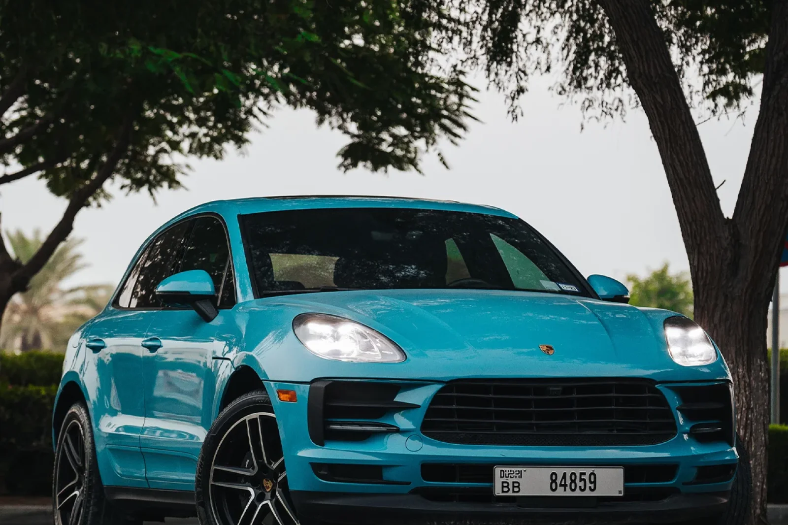 Miete Porsche Macan  Himmelblau 2024 in der Dubai