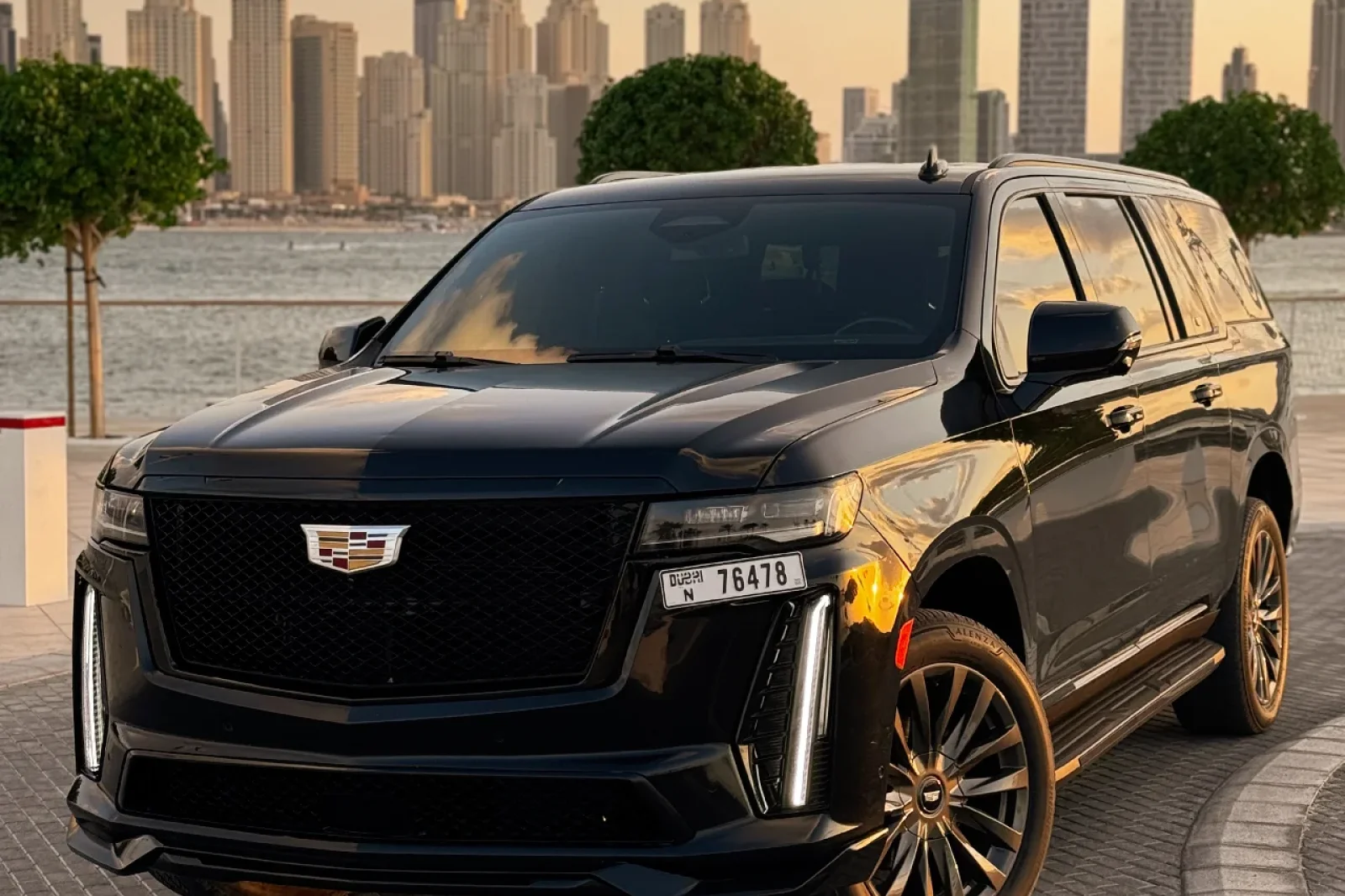 Miete Cadillac Escalade ESV Schwarz 2024 in der Dubai