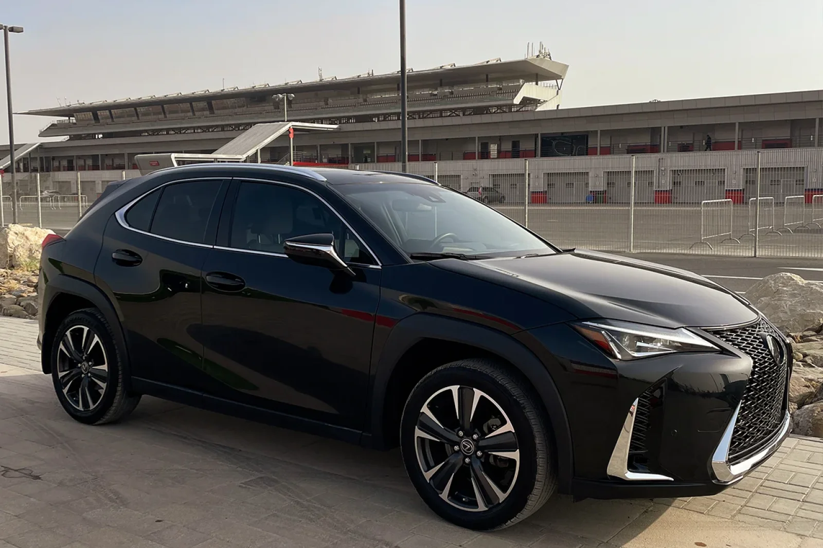 Miete Lexus UX200  Schwarz 2024 in der Dubai