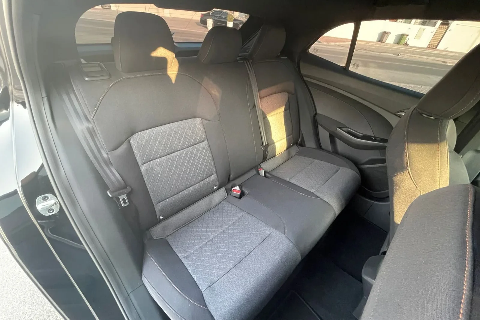 Miete MG 3  Schwarz 2025 in der Dubai - 4 