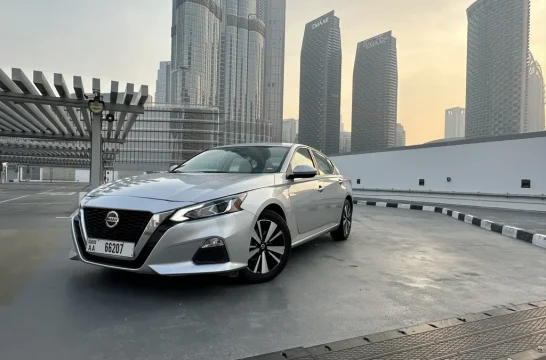 Nissan Altima Серебряный 2021