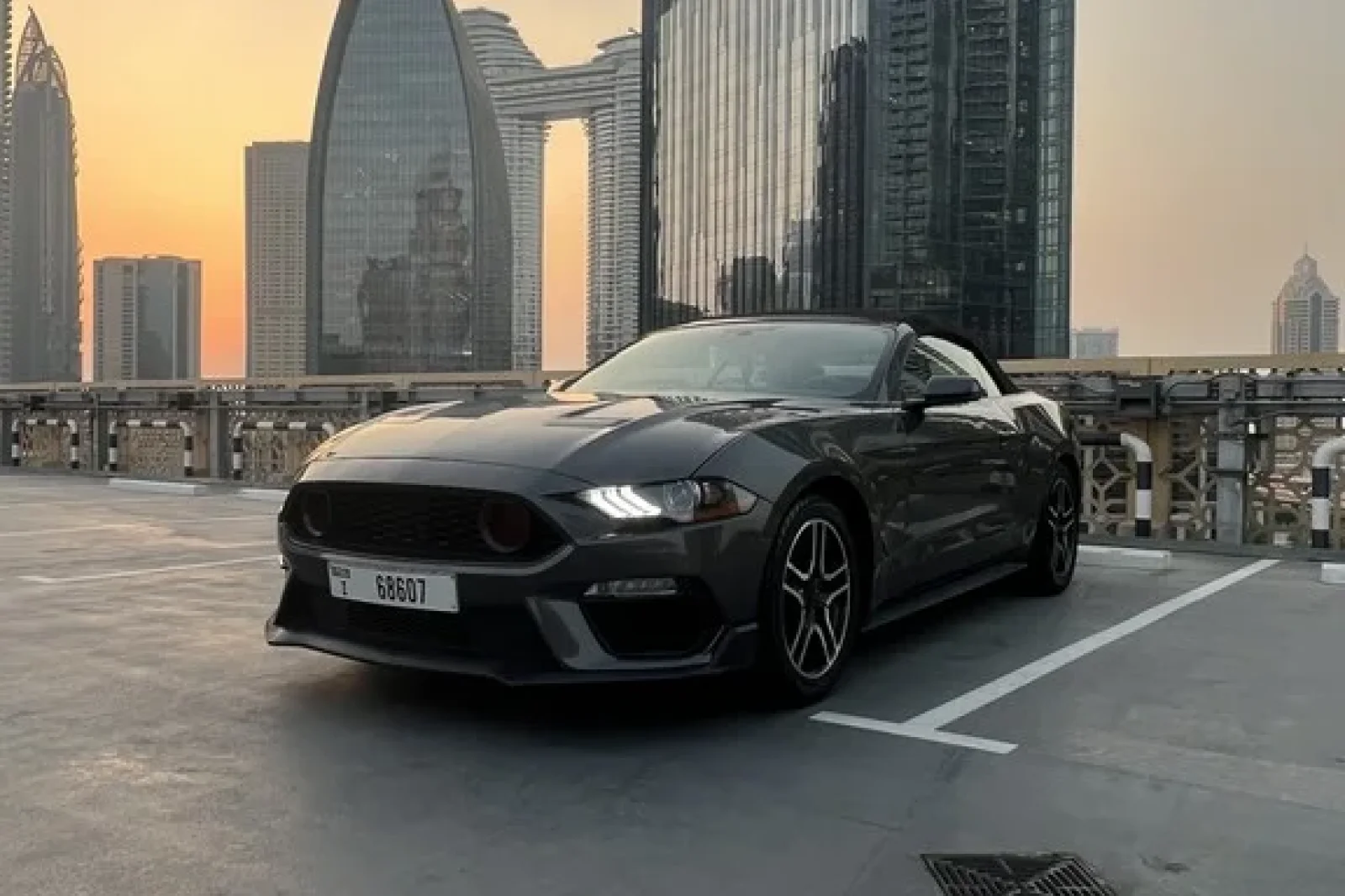 Alquiler Ford Mustang  Gris 2020 en Dubái