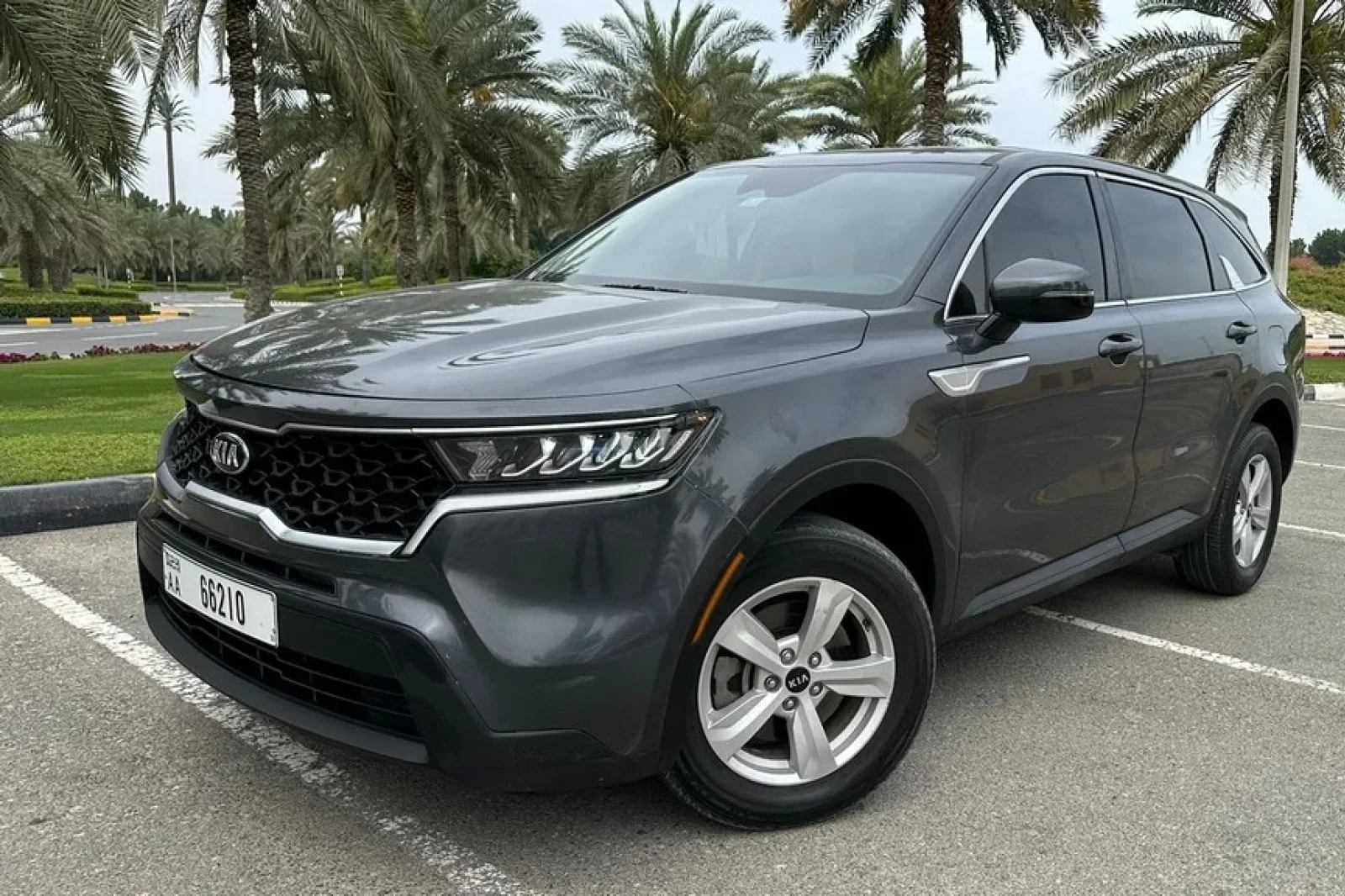 Miete Kia Sorento  Grau 2021 in der Dubai