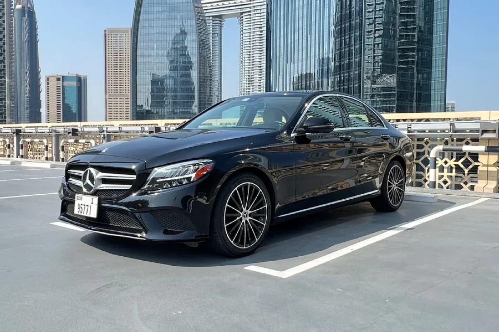 Kiralık Mercedes-Benz C-Class 300 Siyah 2021 içinde Dubai