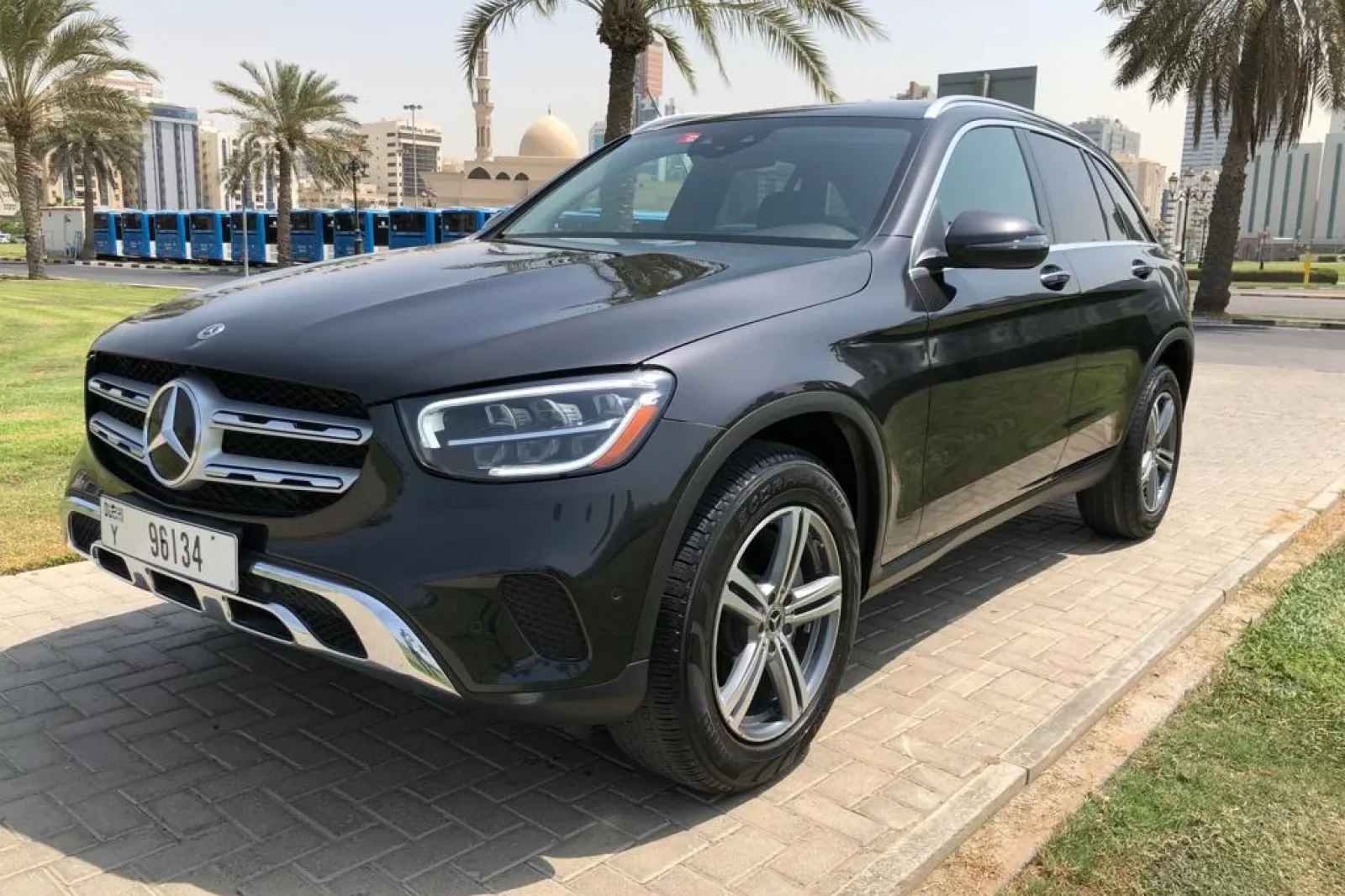 Miete Mercedes-Benz GLC 300 Grau 2021 in der Dubai