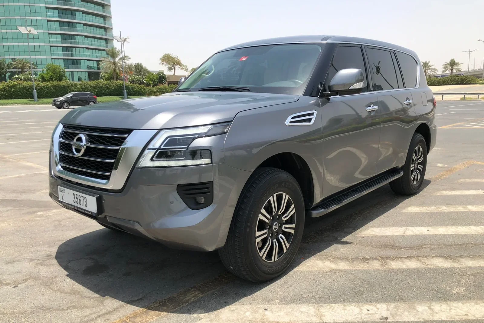 Miete Nissan Patrol  Grau 2020 in der Dubai