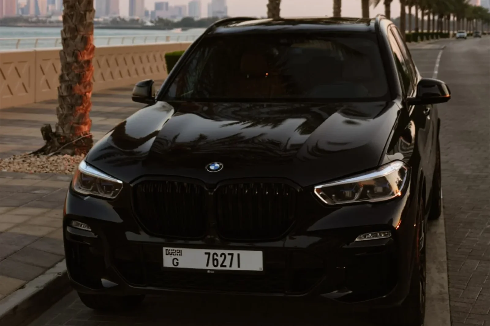 Miete BMW X5  Schwarz 2023 in der Dubai