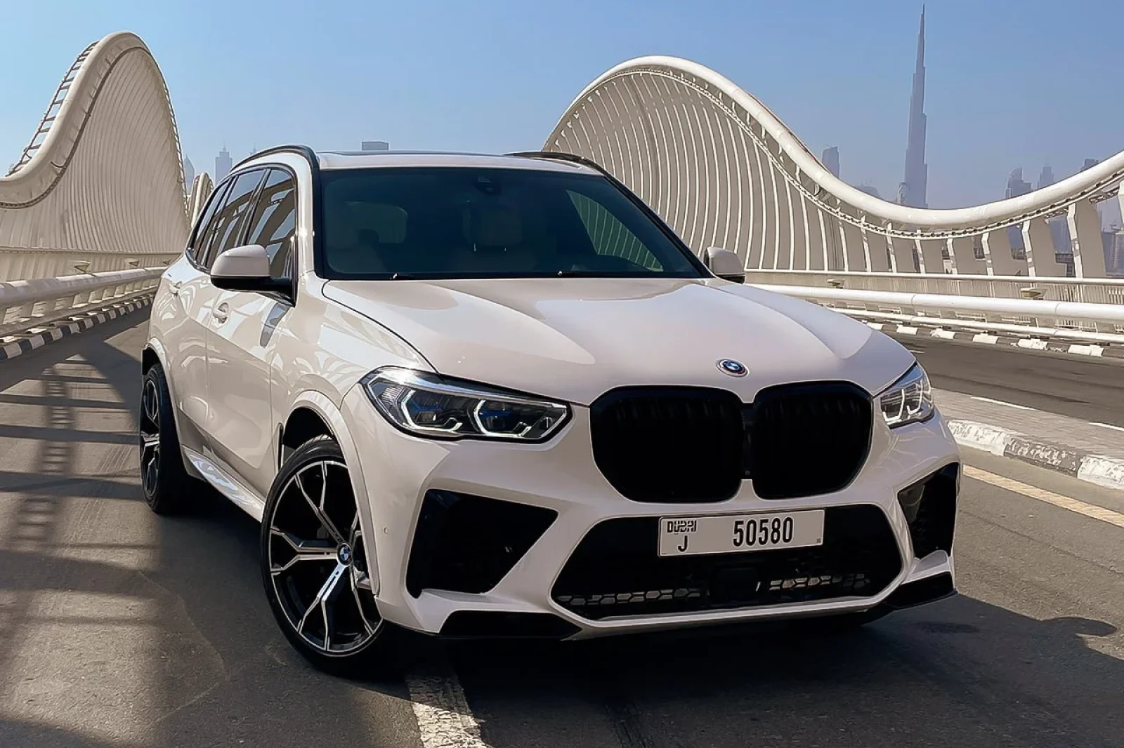 Miete BMW X5  Weiß 2021 in der Dubai