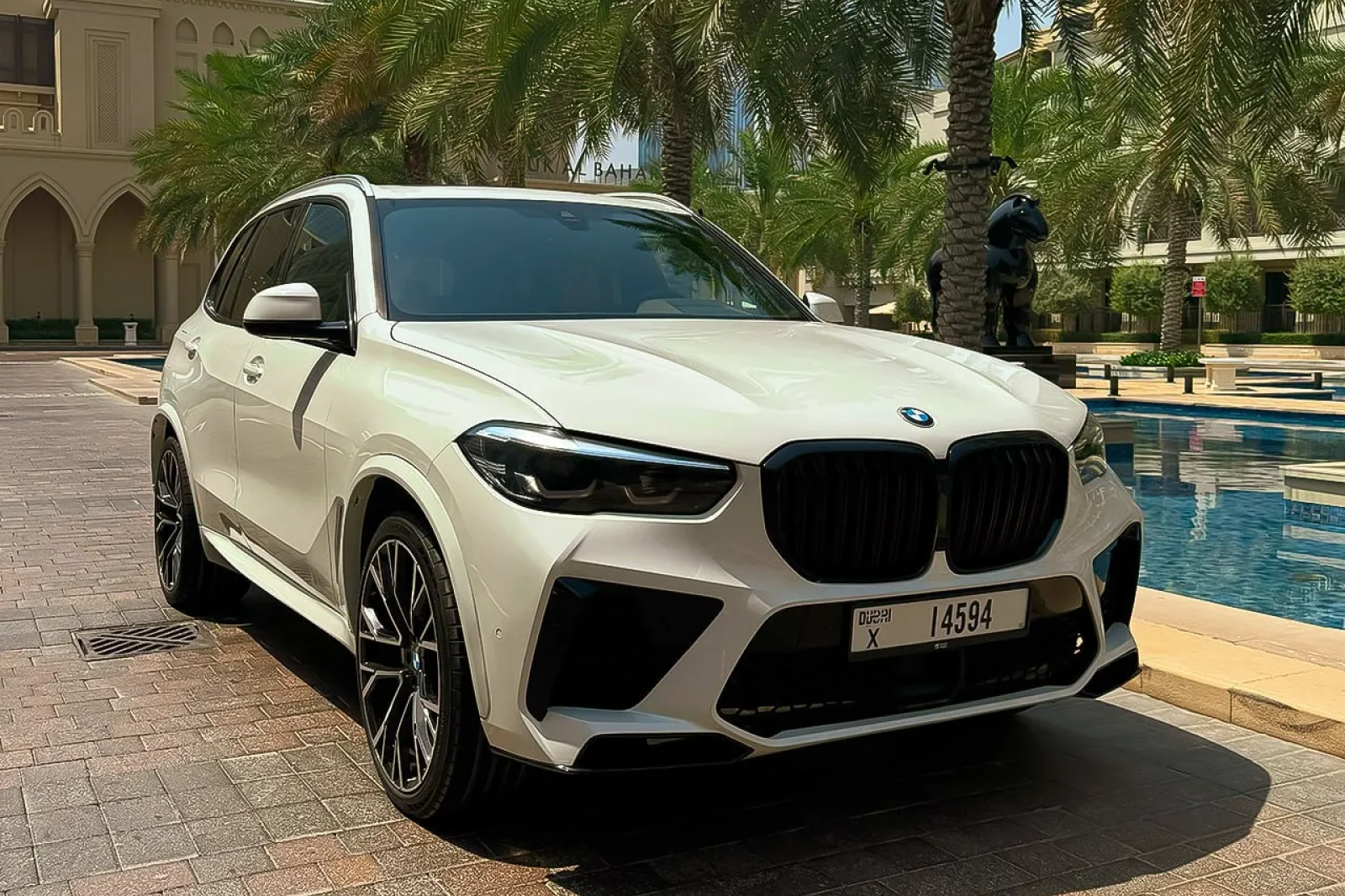 Miete BMW X5  Weiß 2021 in der Dubai