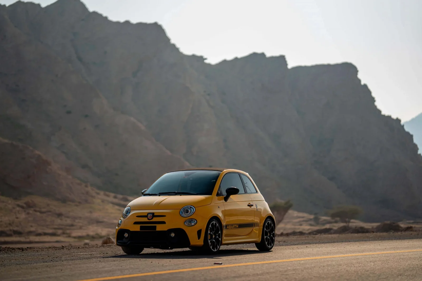 Miete Abarth 595 Competizione Gelb 2021 in der Dubai